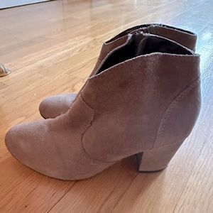 Steve Madden Harrlee Brown Booties